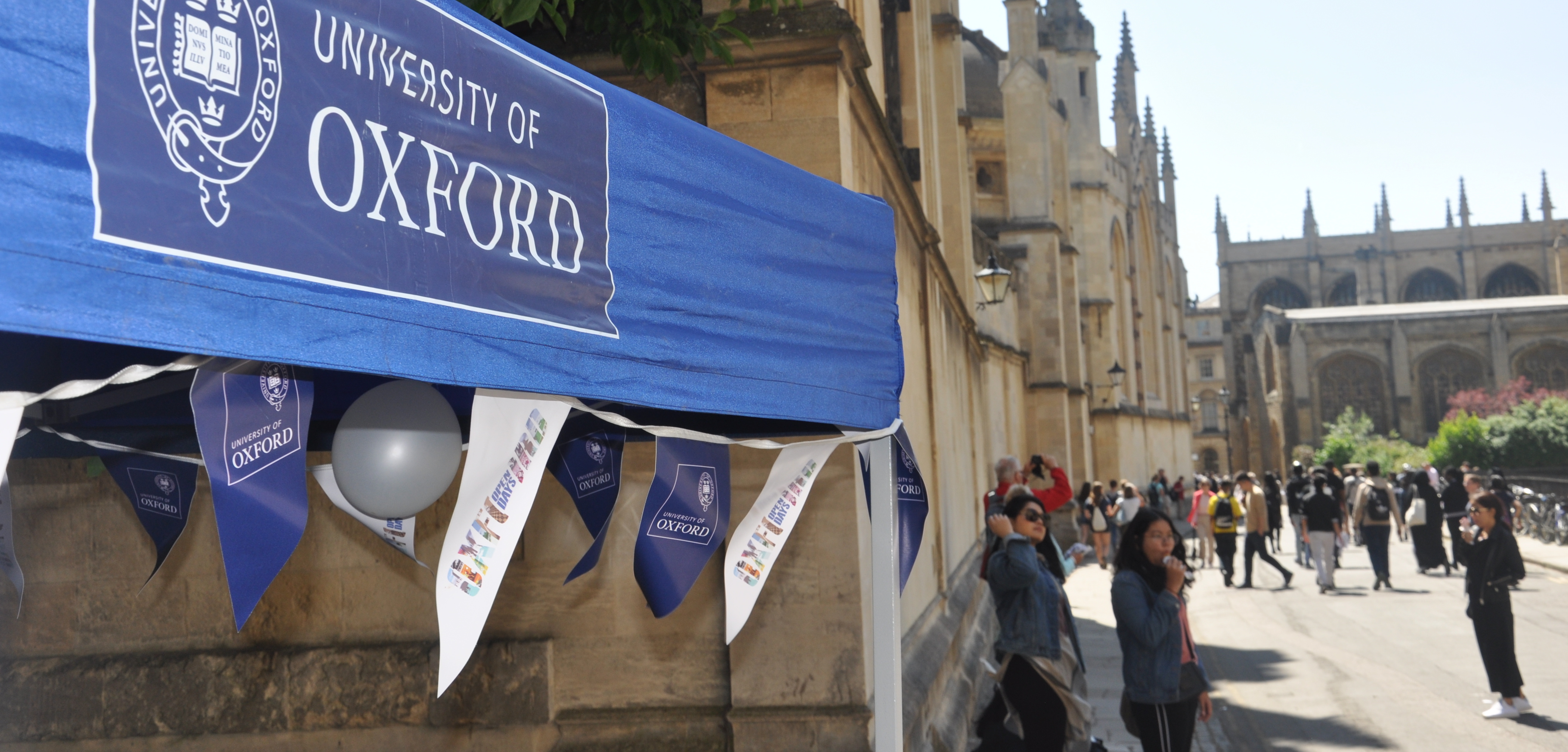 Thousands arrive in Oxford for Open Days University of Oxford